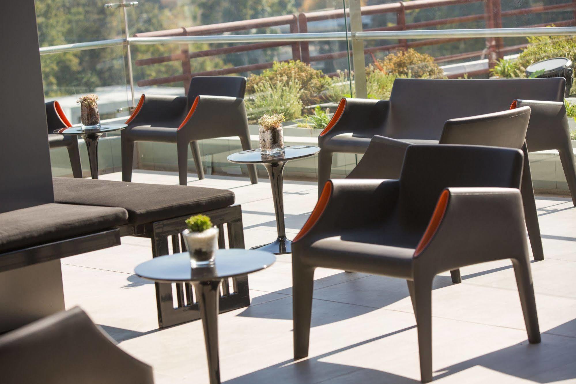 Courtyard By Marriott Condes Hotel